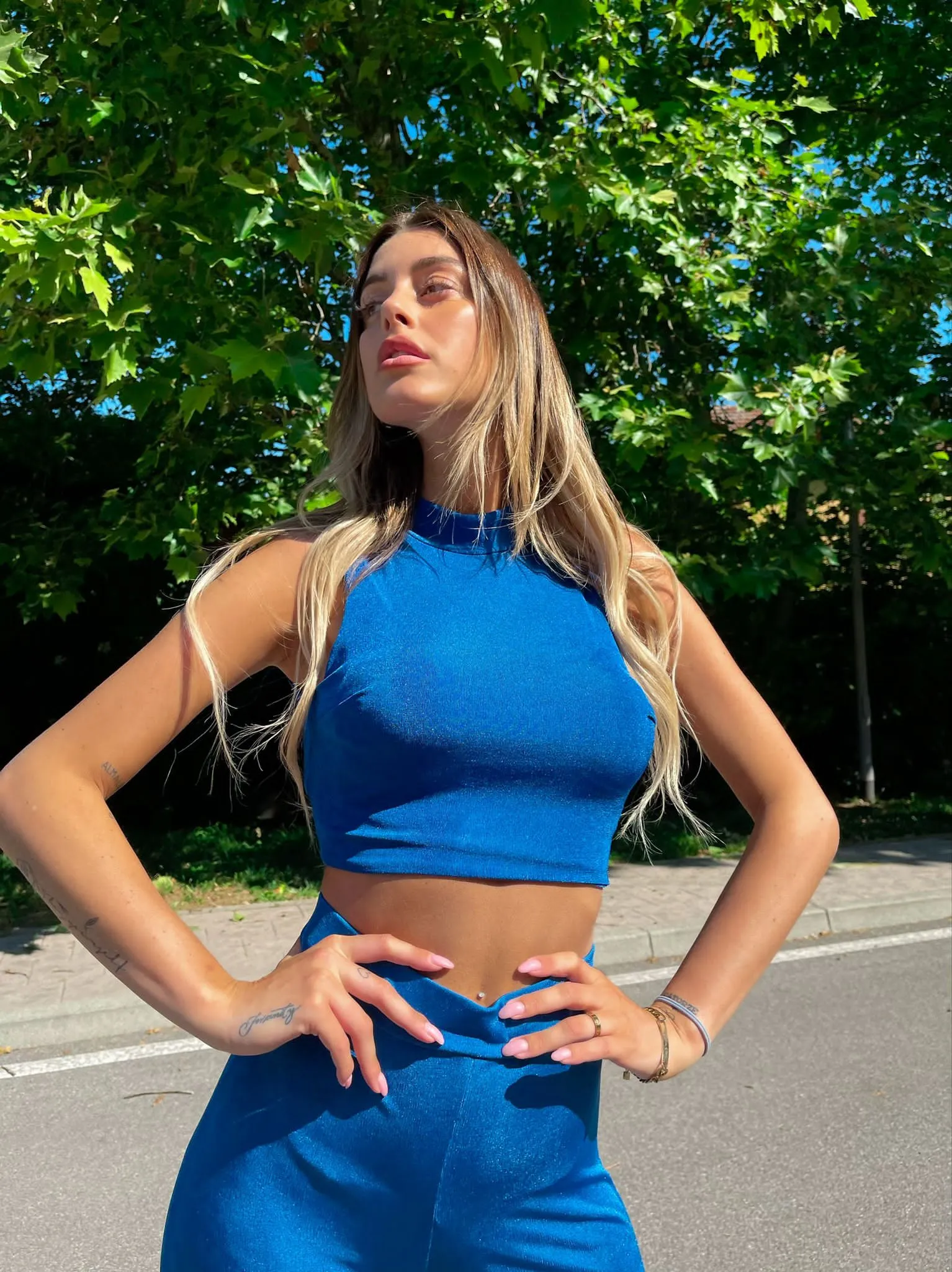 Completo pantalone con spacco e top