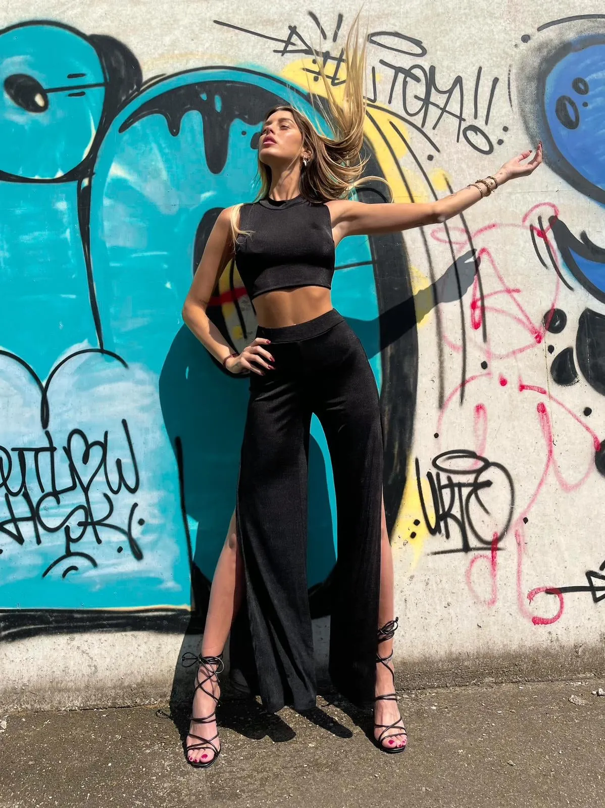 Completo pantalone con spacco e top