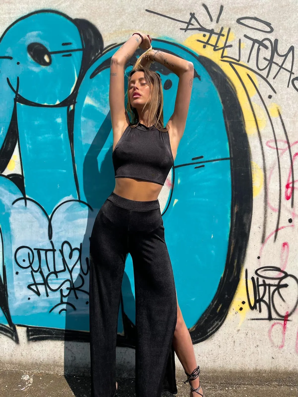 Completo pantalone con spacco e top