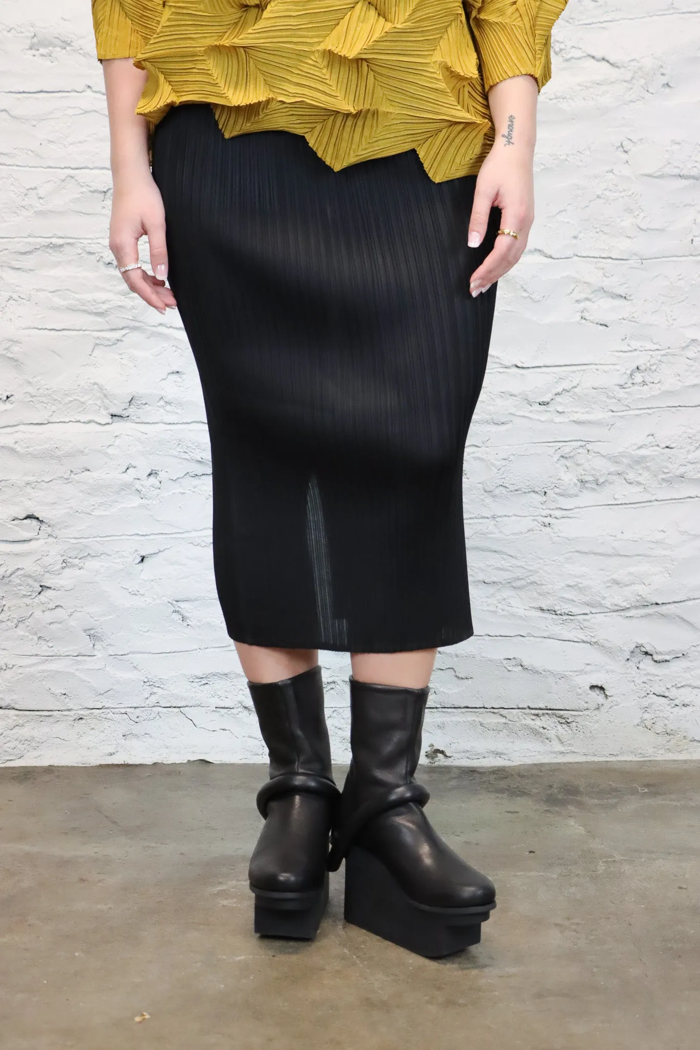 MC Oasis Straight Skirt